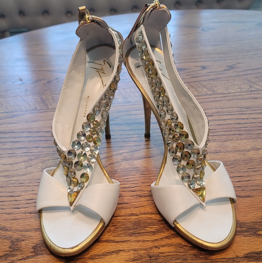 NWT Giuseppe Zanotti White Gold Silver Embellish Open Toe Shoes Sandal H…